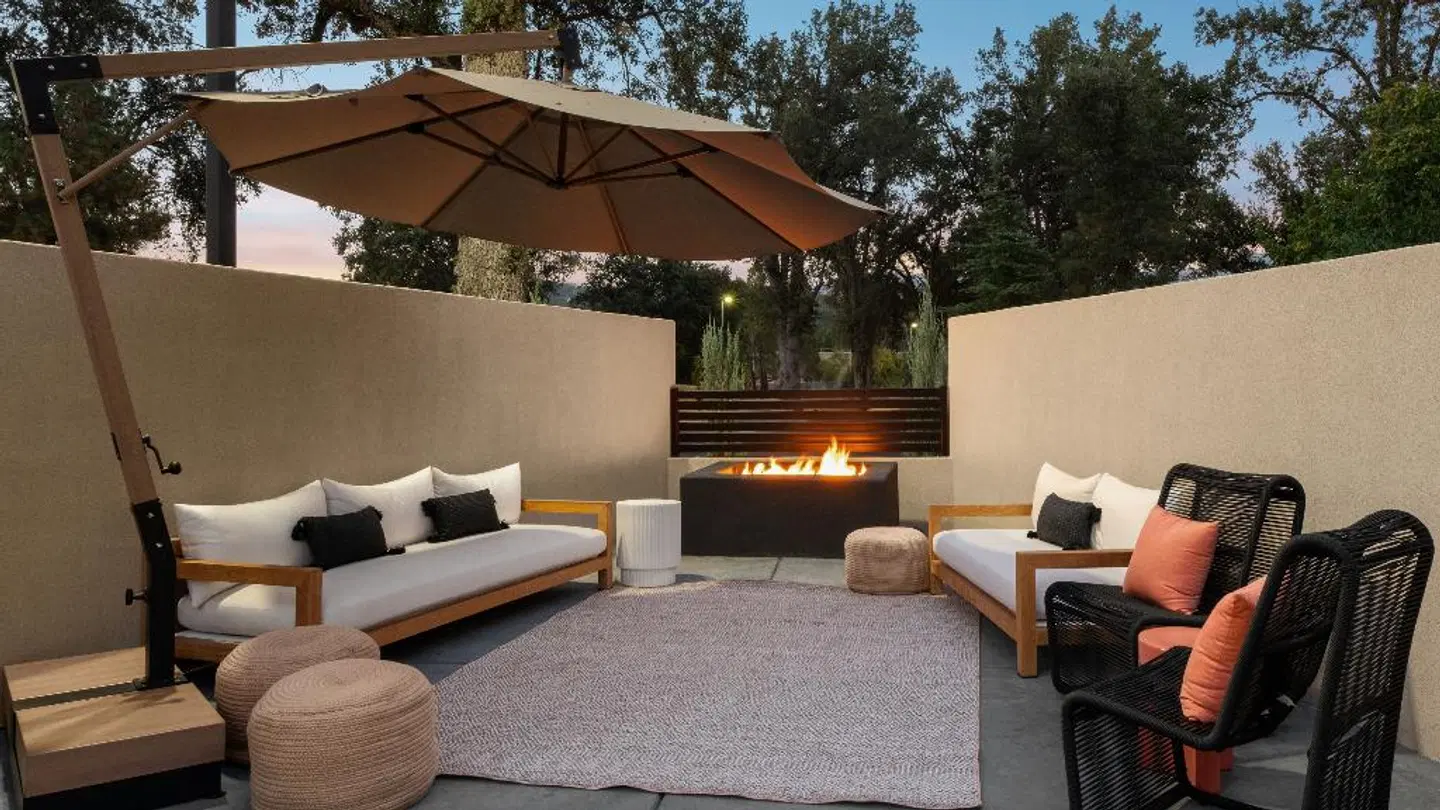The Inelle, Oakhurst Yosemite, A Tribute Portfolio Hotel Terrasse