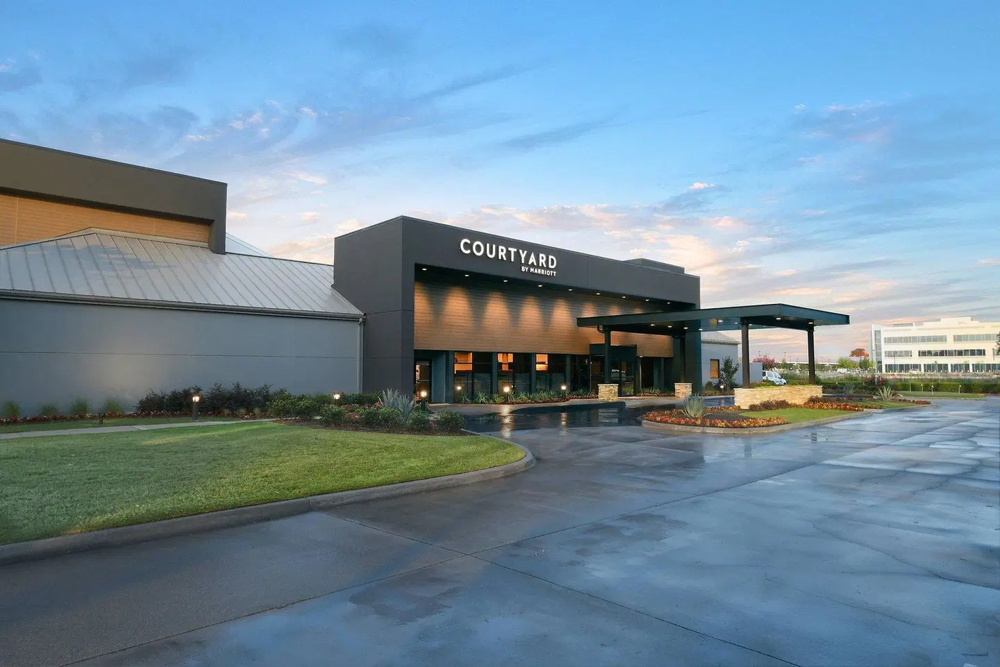 Courtyard by Marriott Dallas DFW Airport North/Irving EXTERIOR