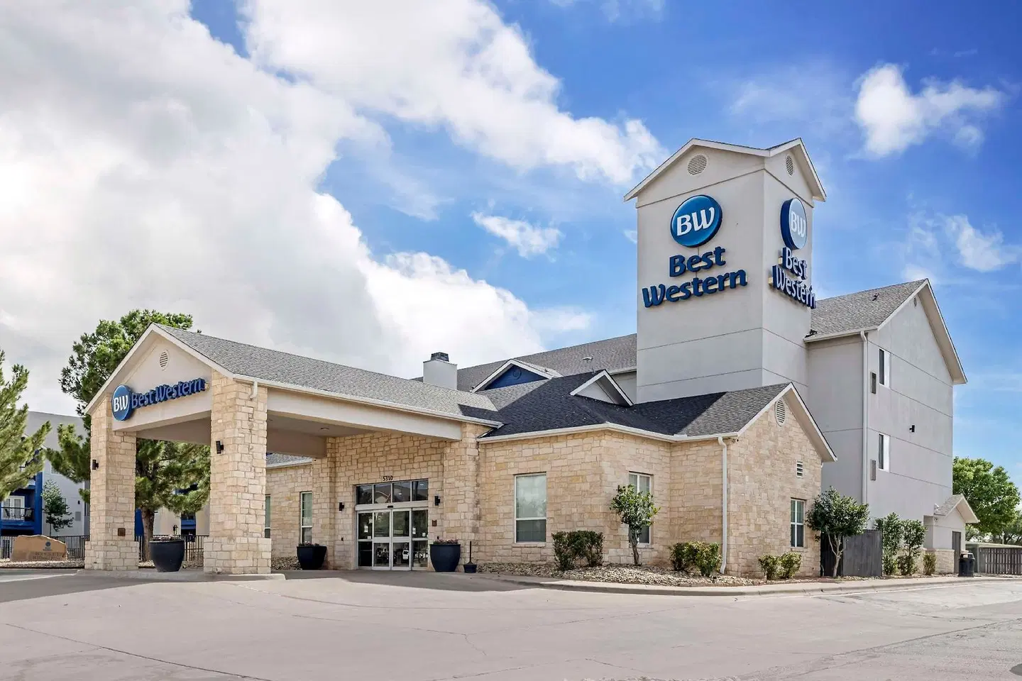 Best Western Lubbock West Inn & Suites EXTERIOR
