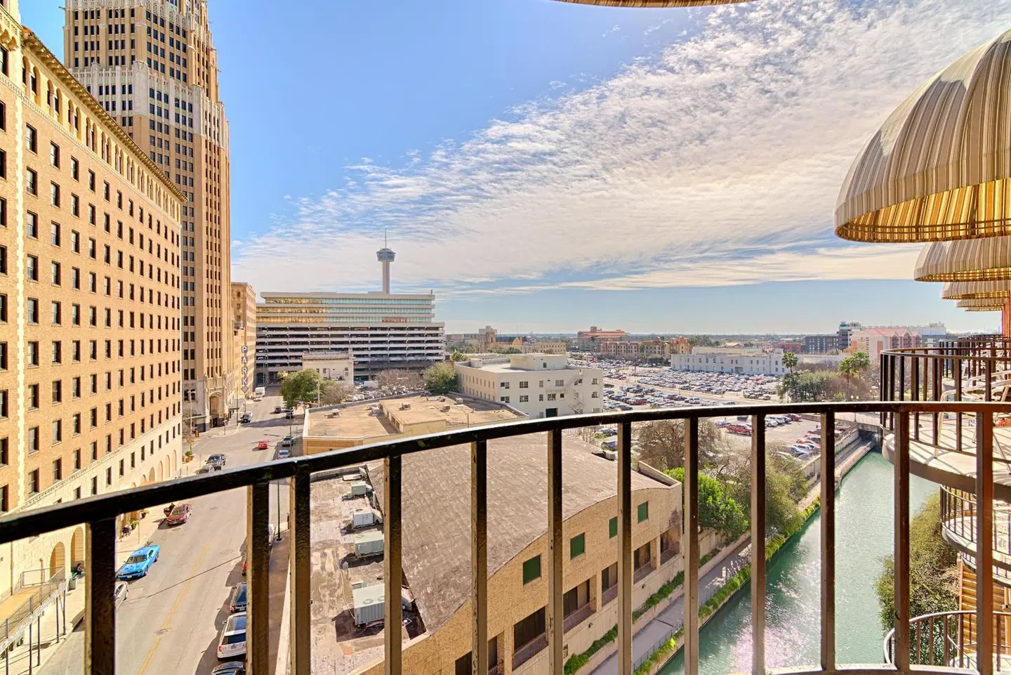 Riverwalk Plaza Hotel Terrasse
