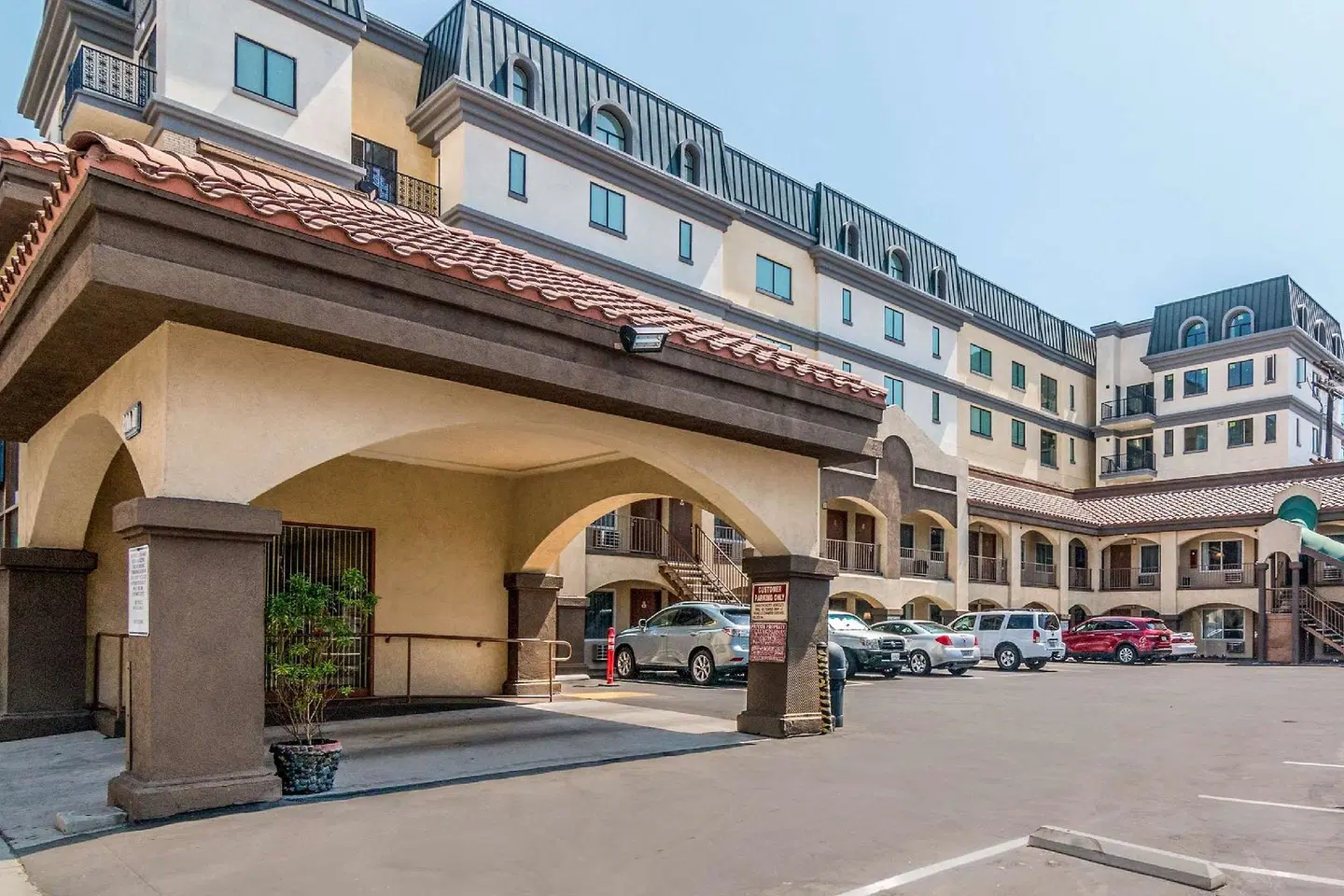 Rodeway Inn Regalodge EXTERIOR