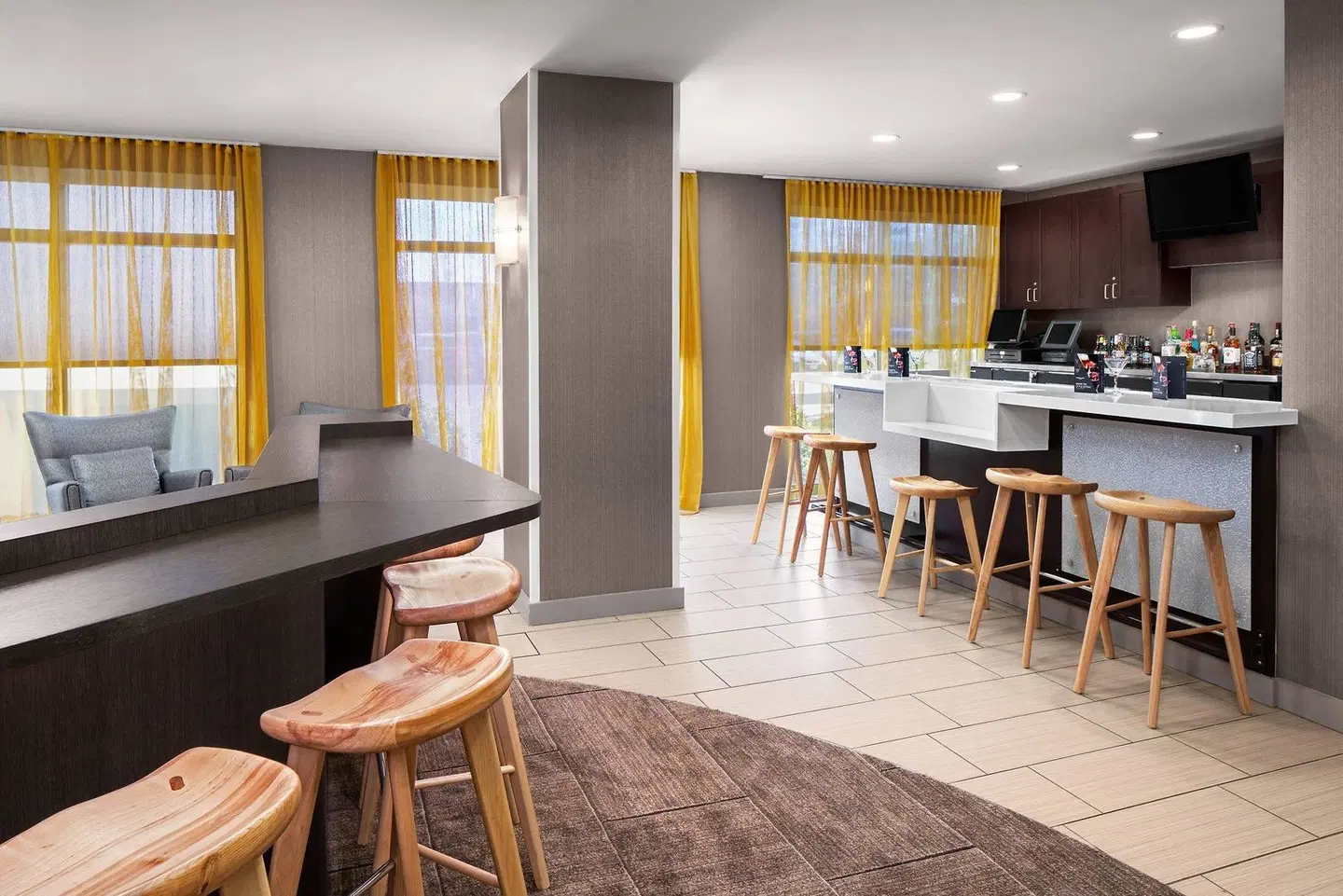 SpringHill Suites by Marriott Houston Hobby Airport Bar