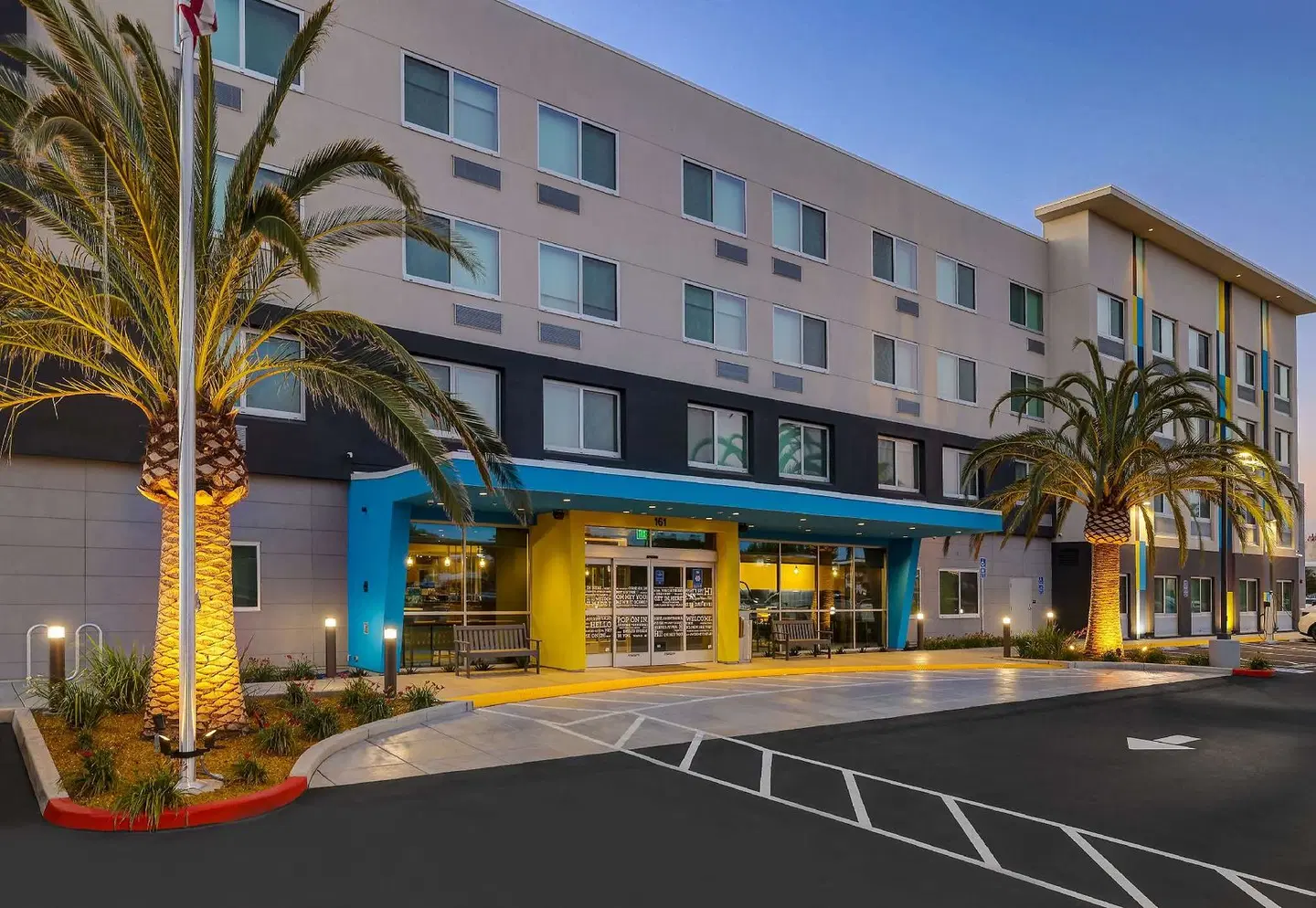 Tru By Hilton Lathrop, CA EXTERIOR