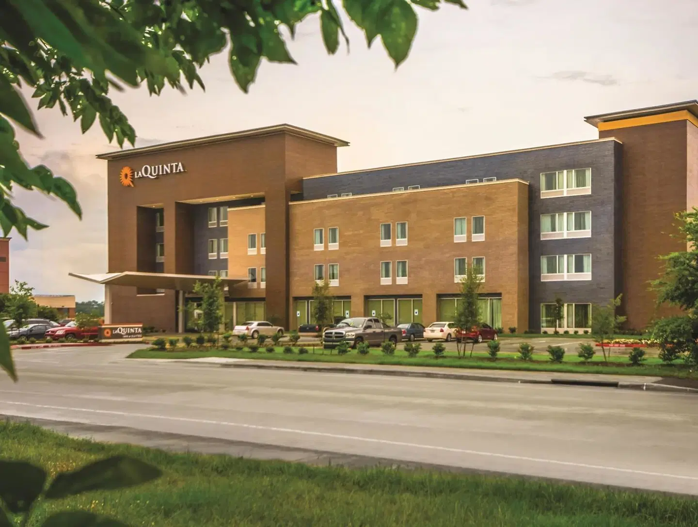 La Quinta Inn & Suites College Station South EXTERIOR