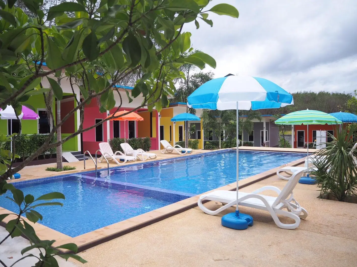 At Night Airport Resort OUTDOOR_POOL