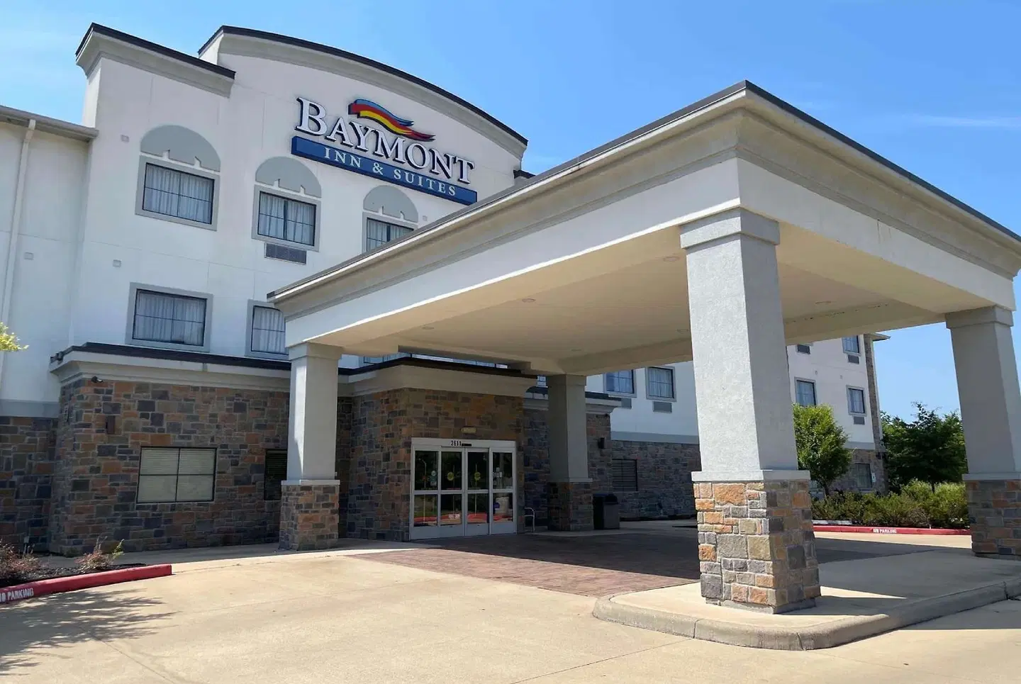 Baymont by Wyndham College Station EXTERIOR
