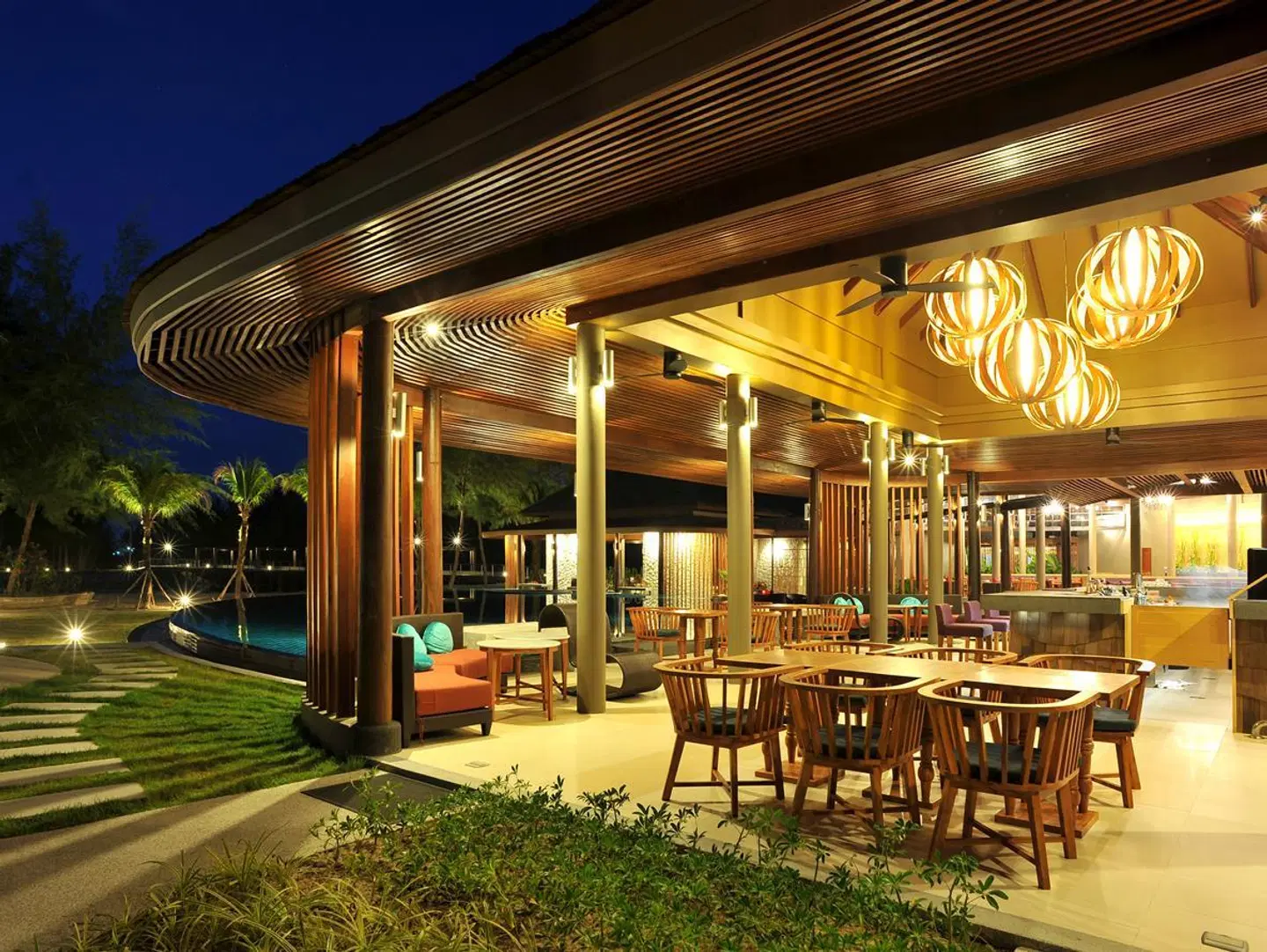 Apsara Beachfront Villa Bar