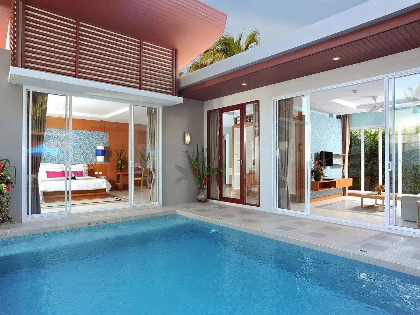 Apsara Beachfront Villa Hallenbad