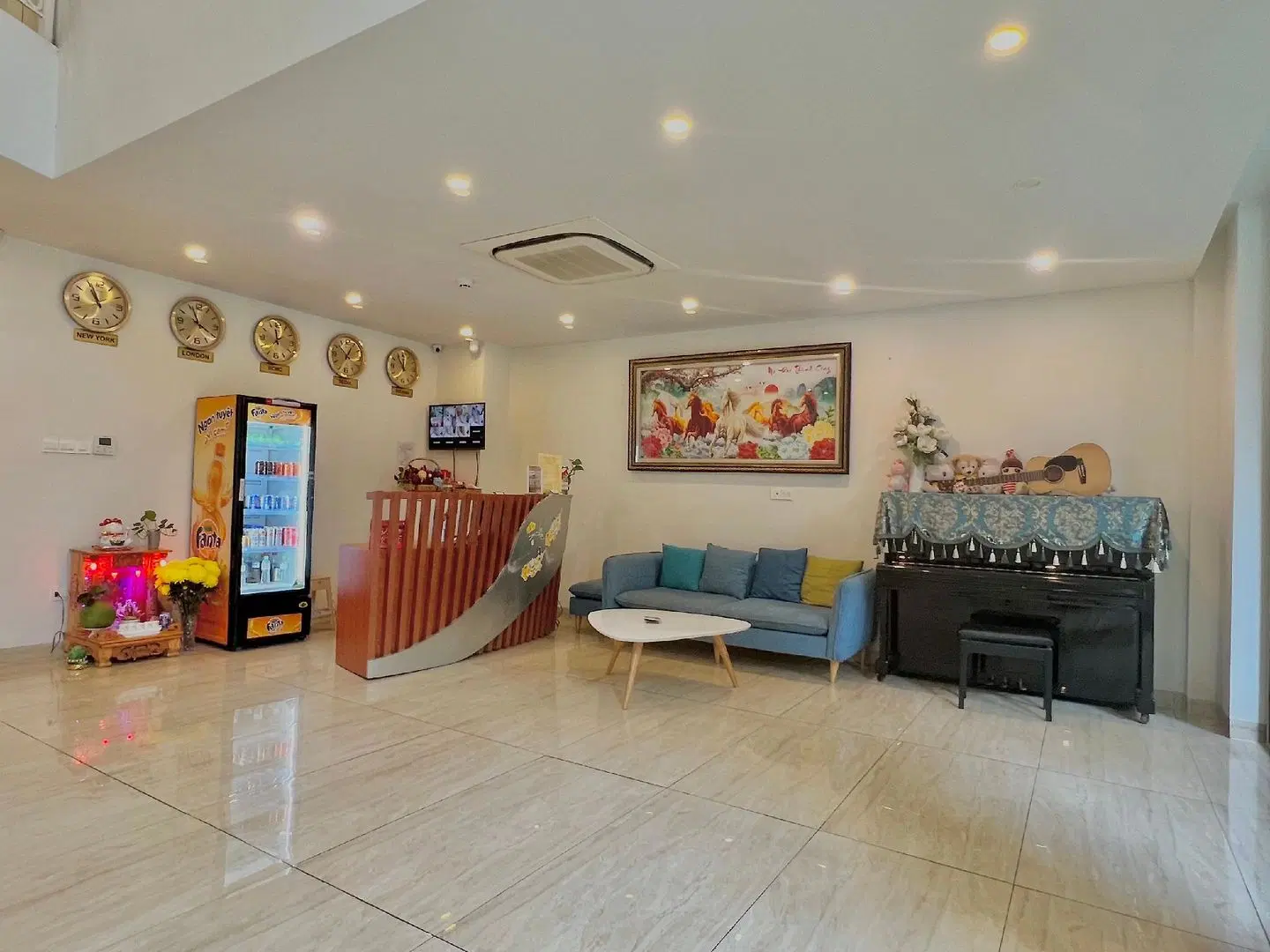 WARM WAYS HOTEL LOUNGE_LOBBY