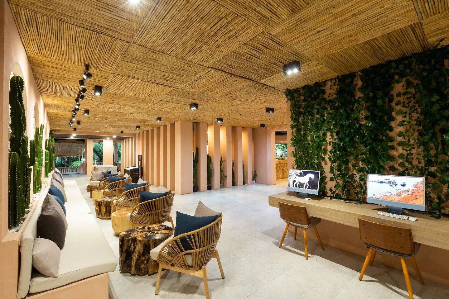 Amala Grand Bleu Resort LOUNGE_LOBBY