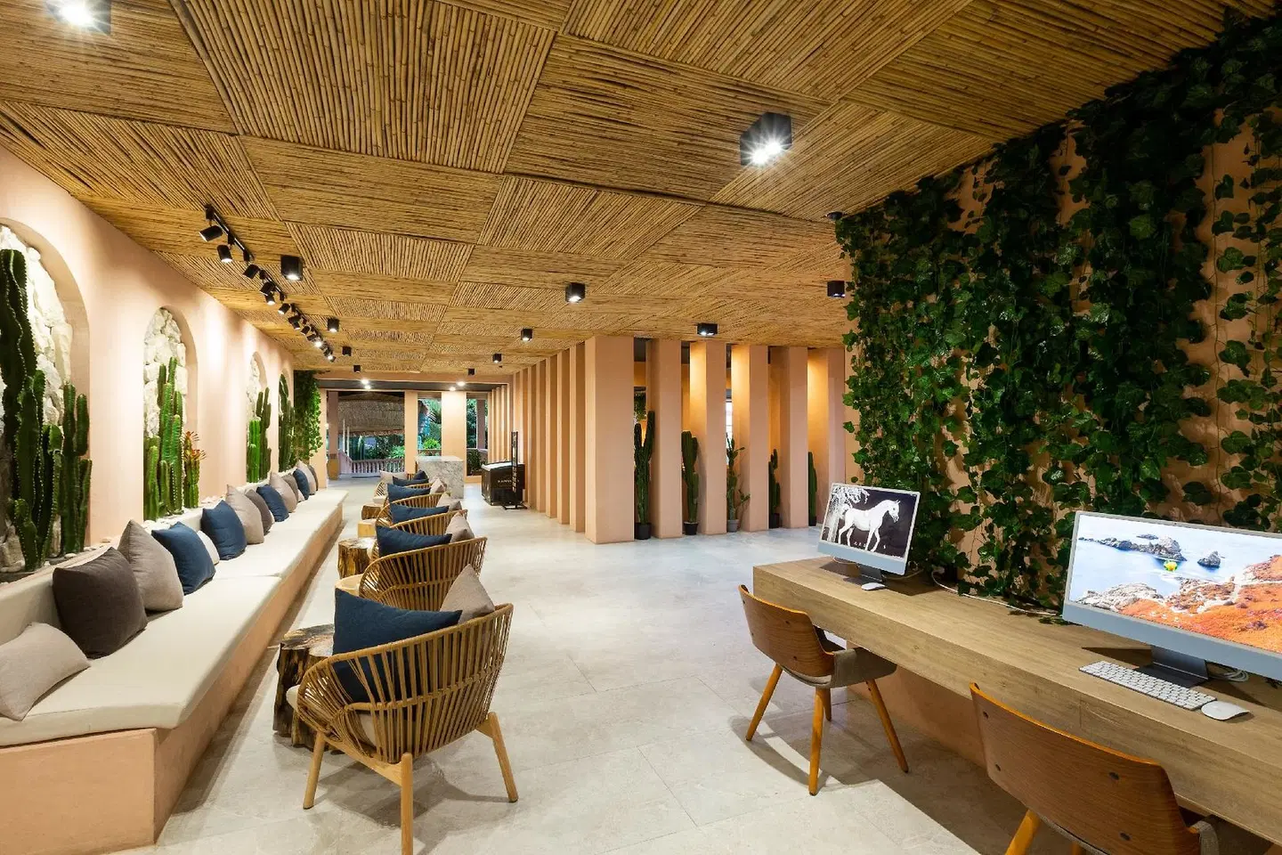 Amala Grand Bleu Resort LOUNGE_LOBBY