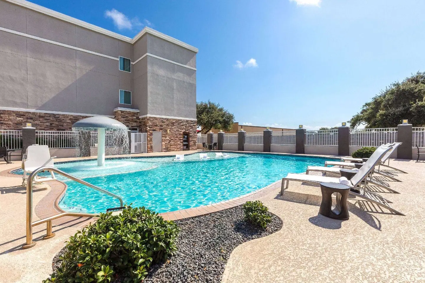 La Quinta Inn & Suites Rockport - Fulton OUTDOOR_POOL