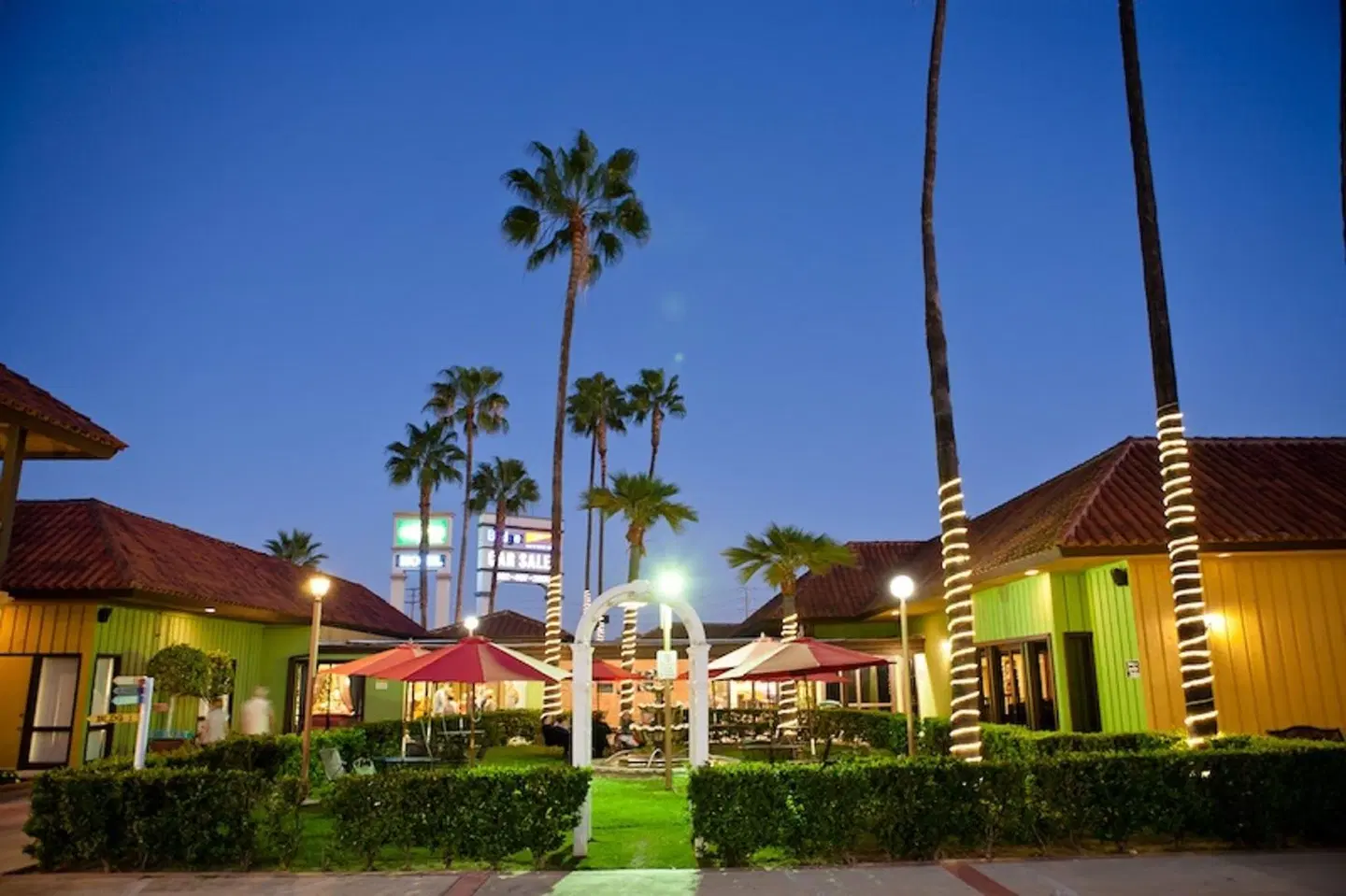 Hotel Saddleback EXTERIOR