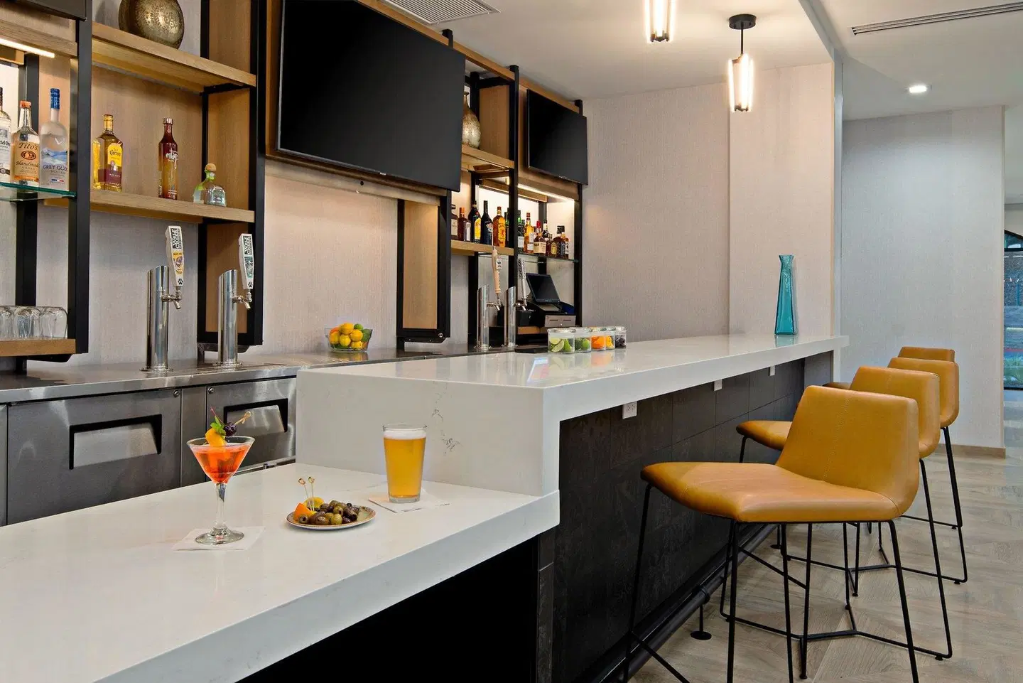 SpringHill Suites by Marriott Valencia Bar