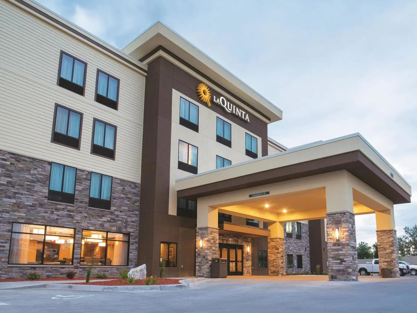 La Quinta Inn & Suites by Wyndham Gillette EXTERIOR
