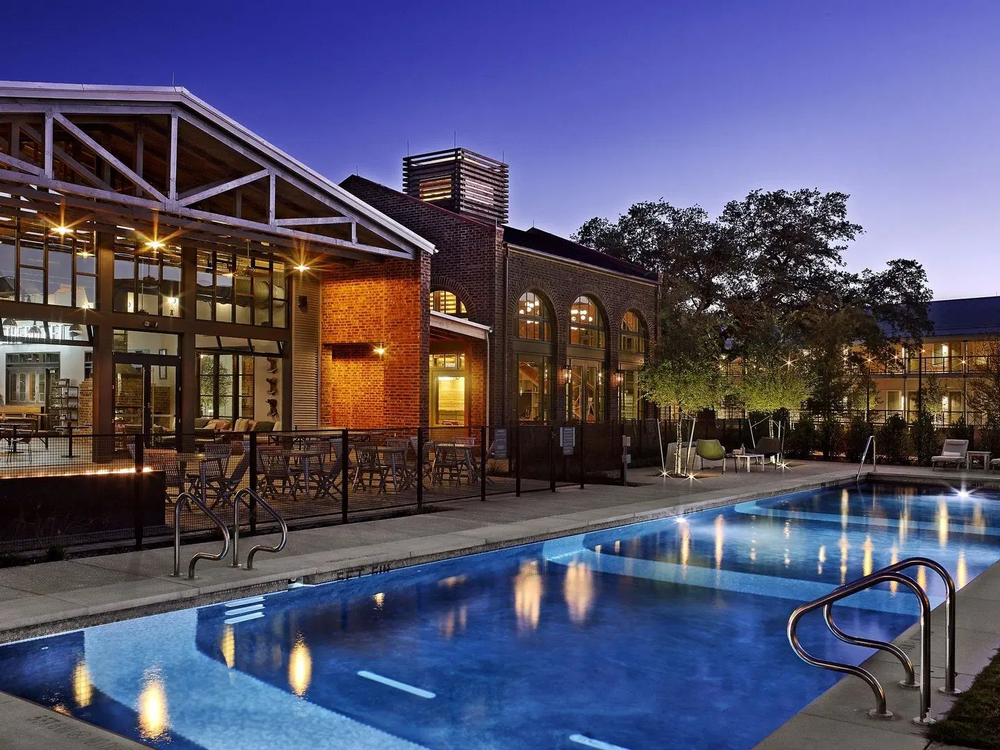 Cavalry Court, by Valencia Hotel Group OUTDOOR_POOL