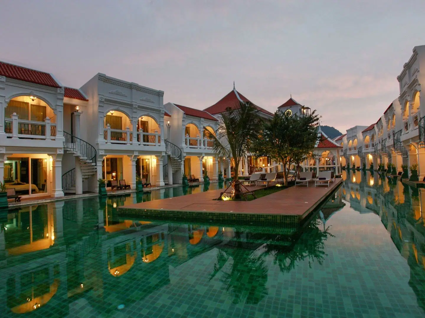 Supicha Pool Access Hotel EXTERIOR
