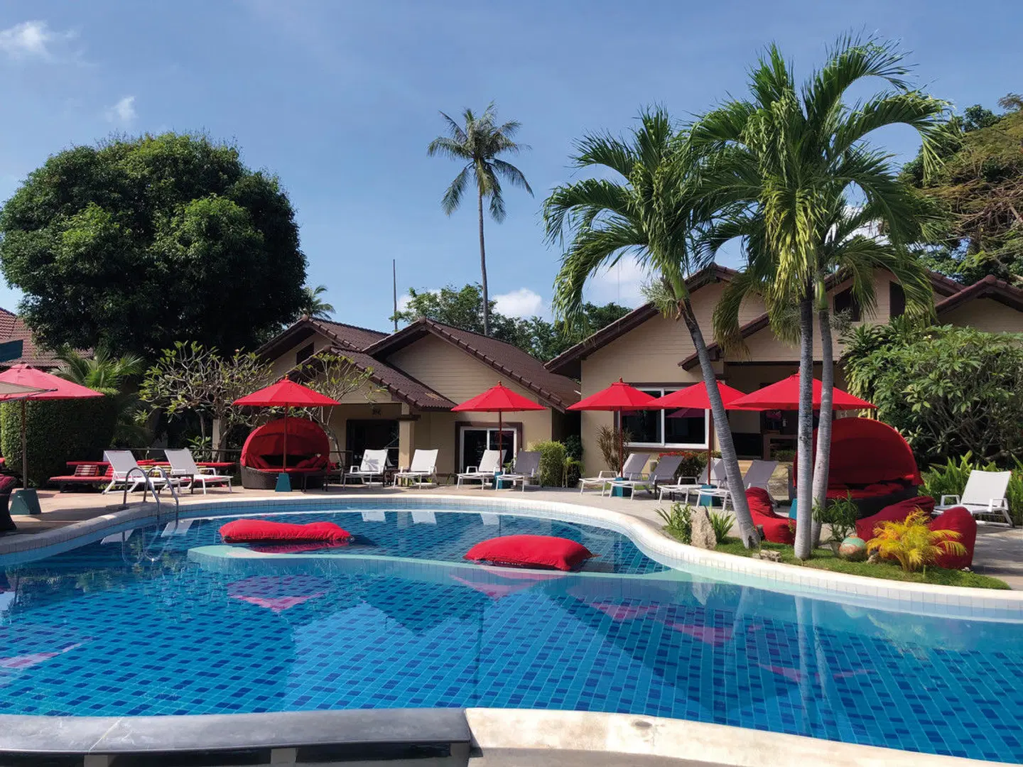 Royal Beach Boutique Resort & Spa OUTDOOR_POOL