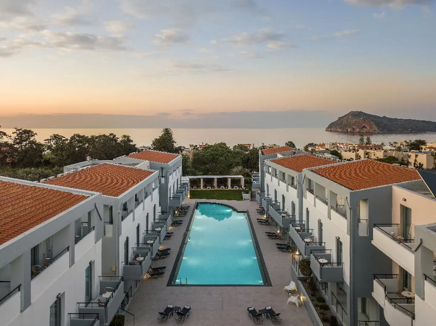 Sunrise Village Hotel Terrasse