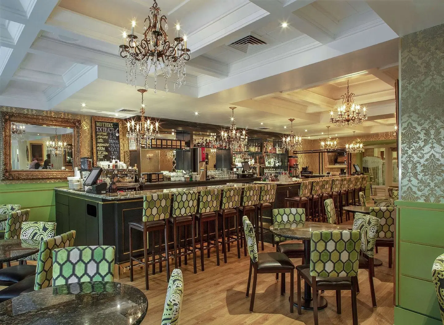 Embassy Suites by Hilton Portland Downtown Bar