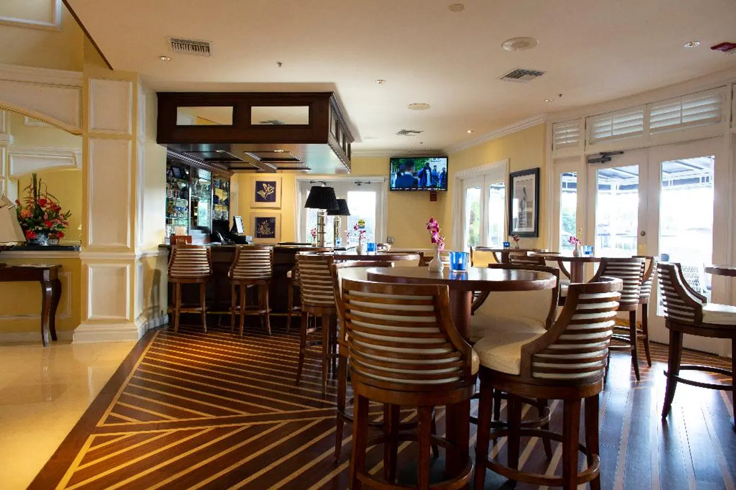 Inn at Pelican Bay Bar