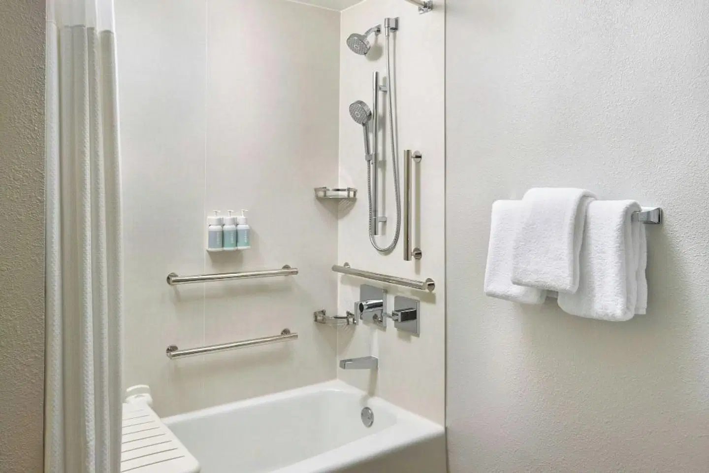 Courtyard by Marriott Atlanta Perimeter Center Badezimmer