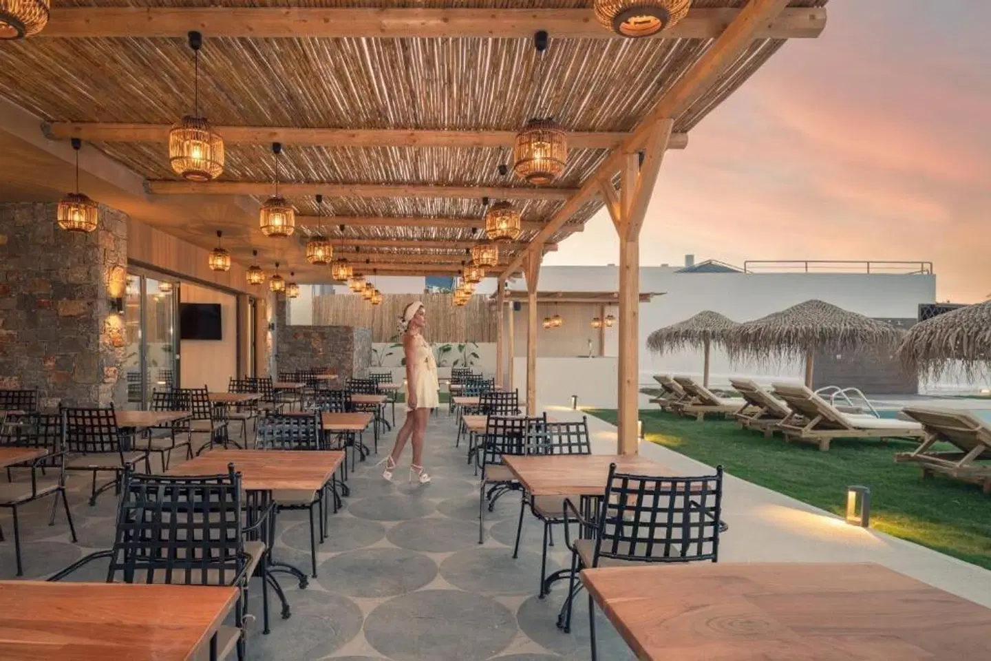 Golden Bee Lifestyle Hotel Bar
