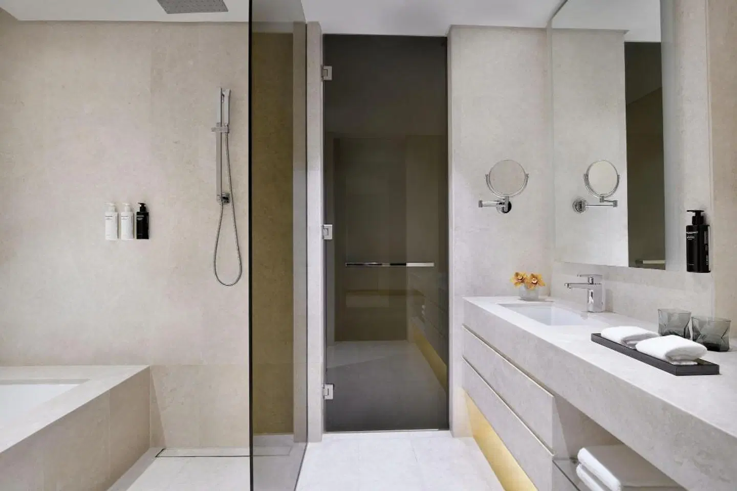 La Ville Hotel & Suites CITY WALK, Dubai, Autograph Collection Badezimmer