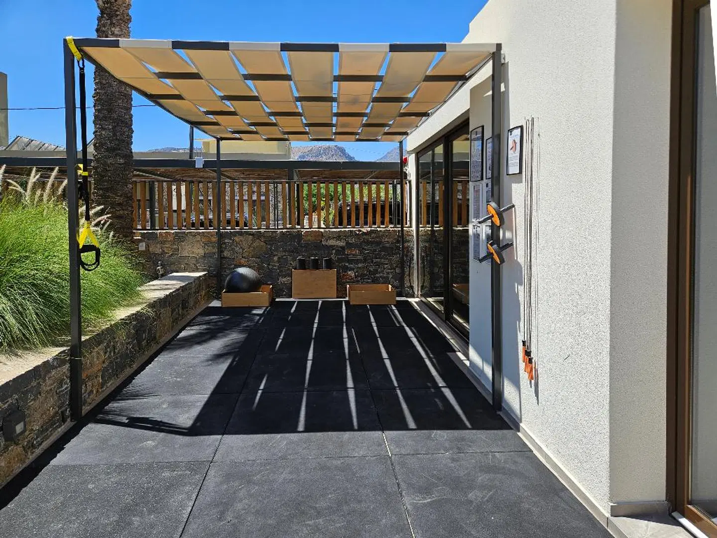 Petousis Hotel & Suites EXTERIOR