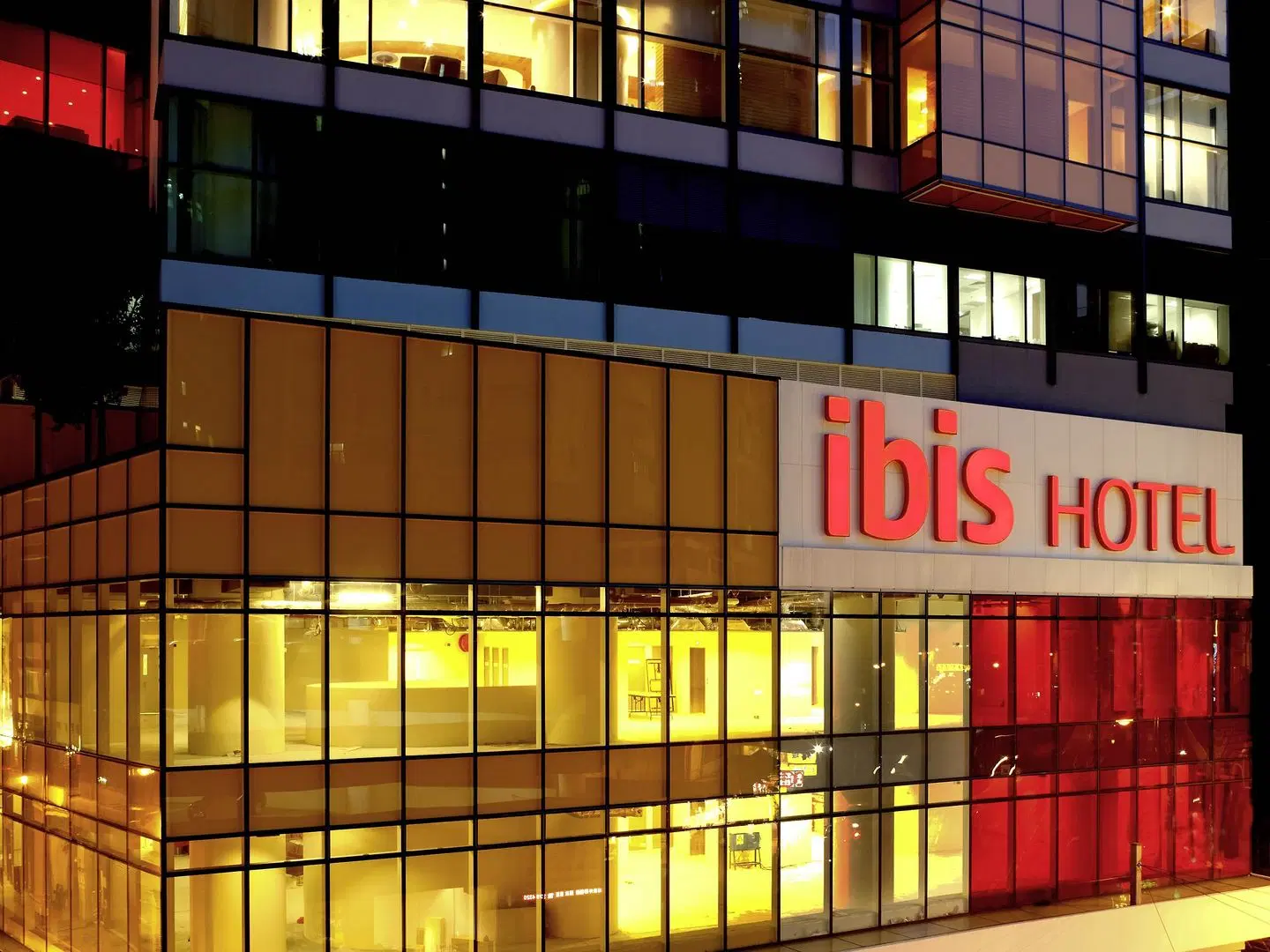 ibis Hong Kong Central & Sheung Wan Hotel EXTERIOR