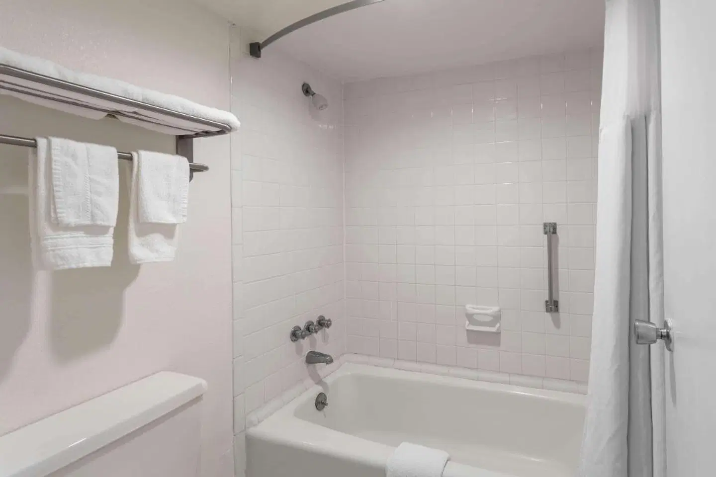 Super 8 by Wyndham Ocala I-75 Badezimmer