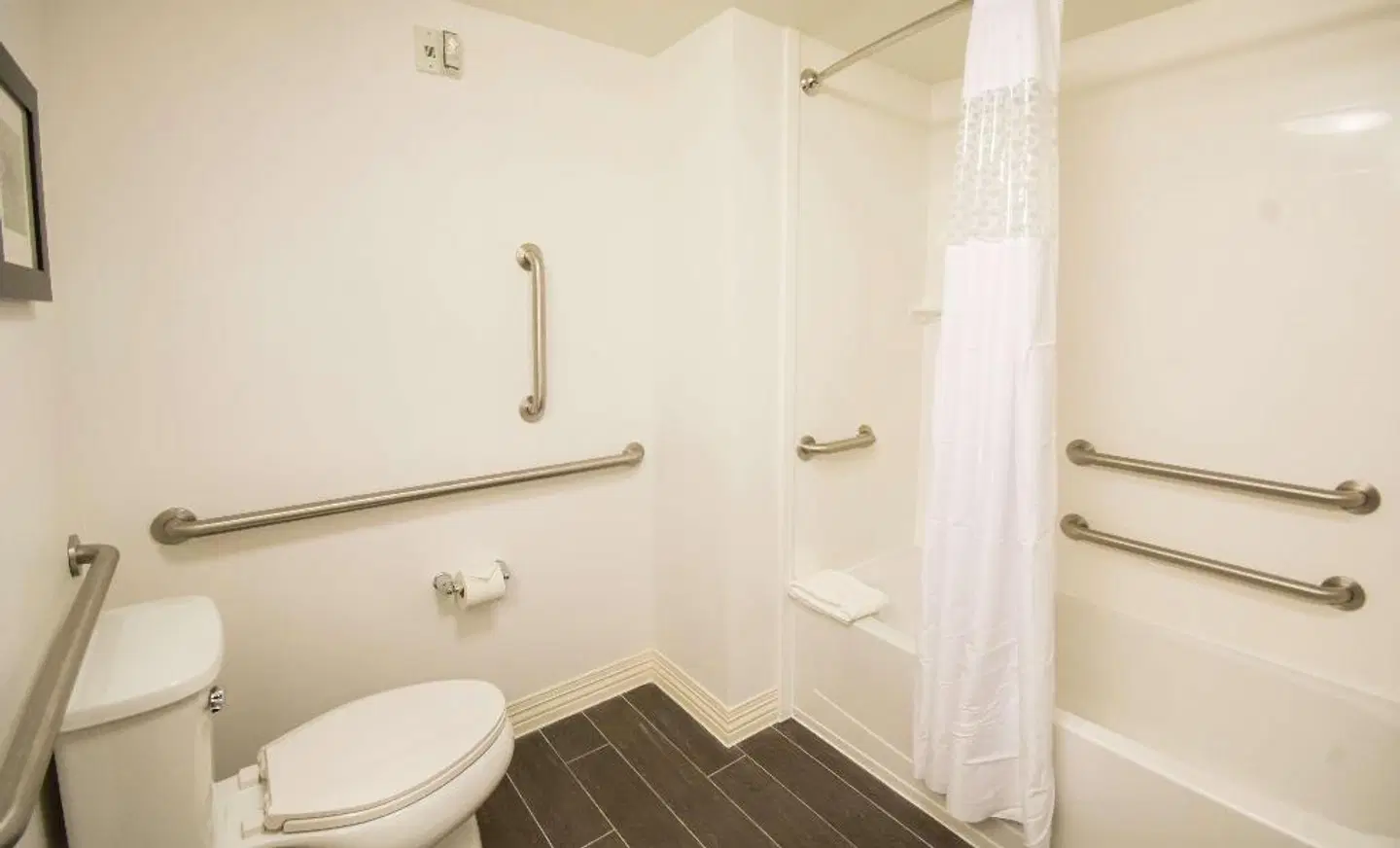 Hampton Inn & Suites Orlando at SeaWorld Badezimmer