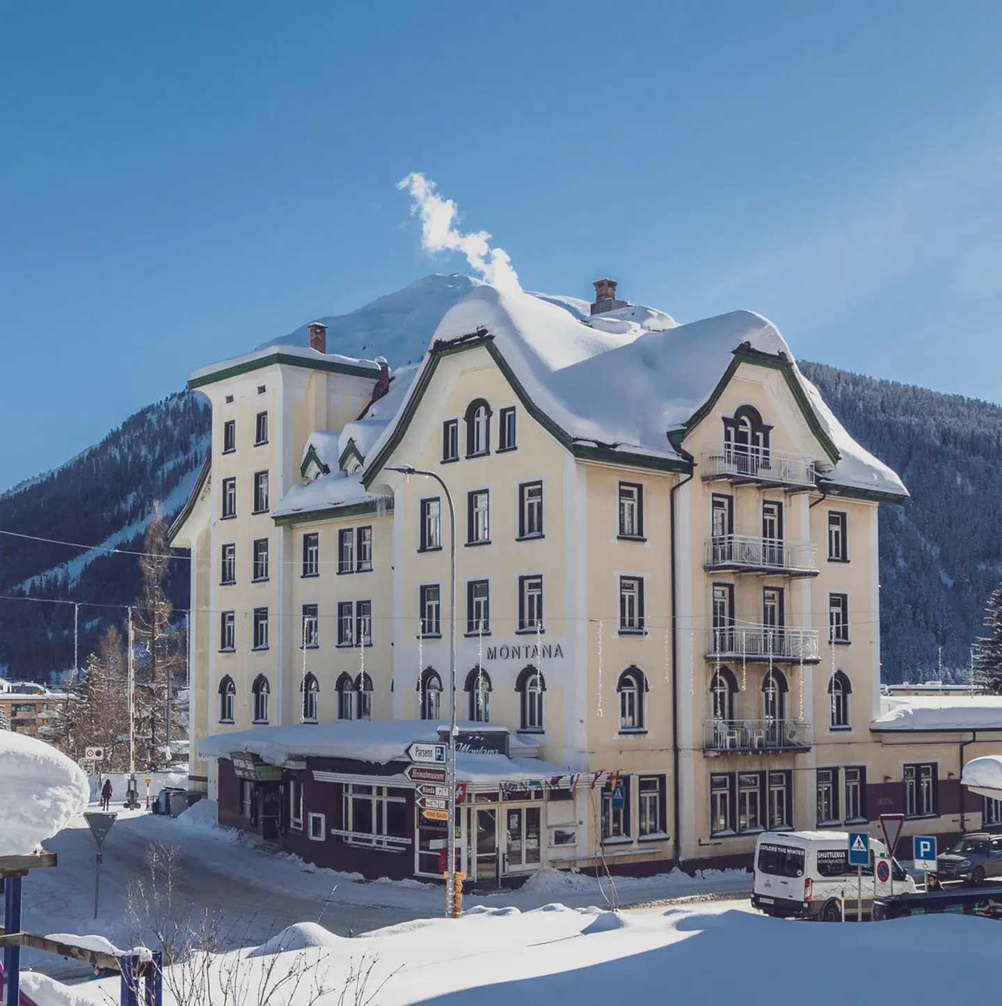 Hotel Montana EXTERIOR