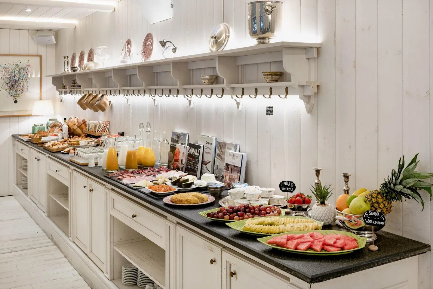 AC Hotel by Marriott Victoria Suites Restaurant