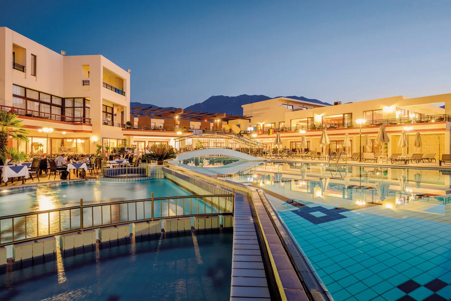 Vantaris Palace OUTDOOR_POOL