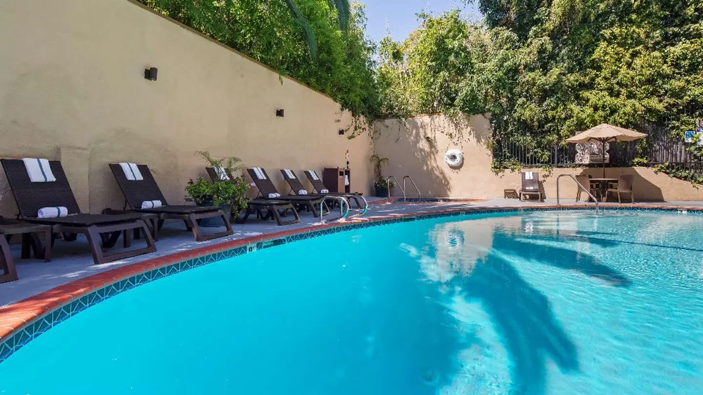 Best Western Hollywood Plaza Inn OUTDOOR_POOL