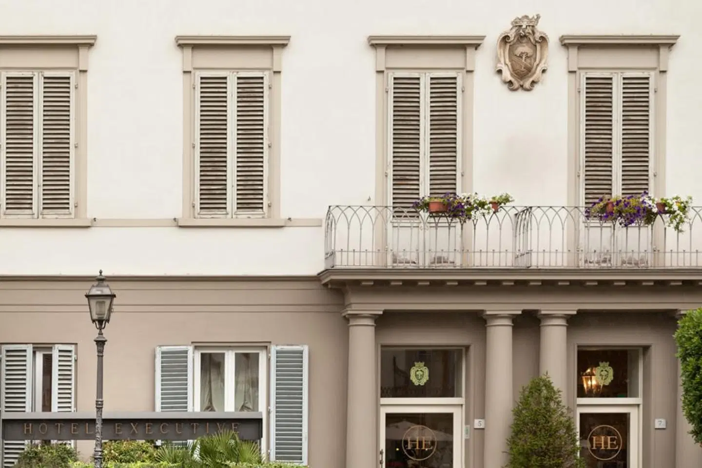 Executive EXTERIOR