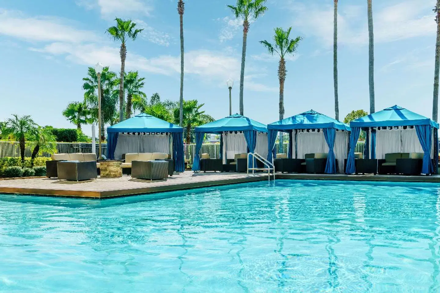 DoubleTree by Hilton Orlando Airport Hotel OUTDOOR_POOL