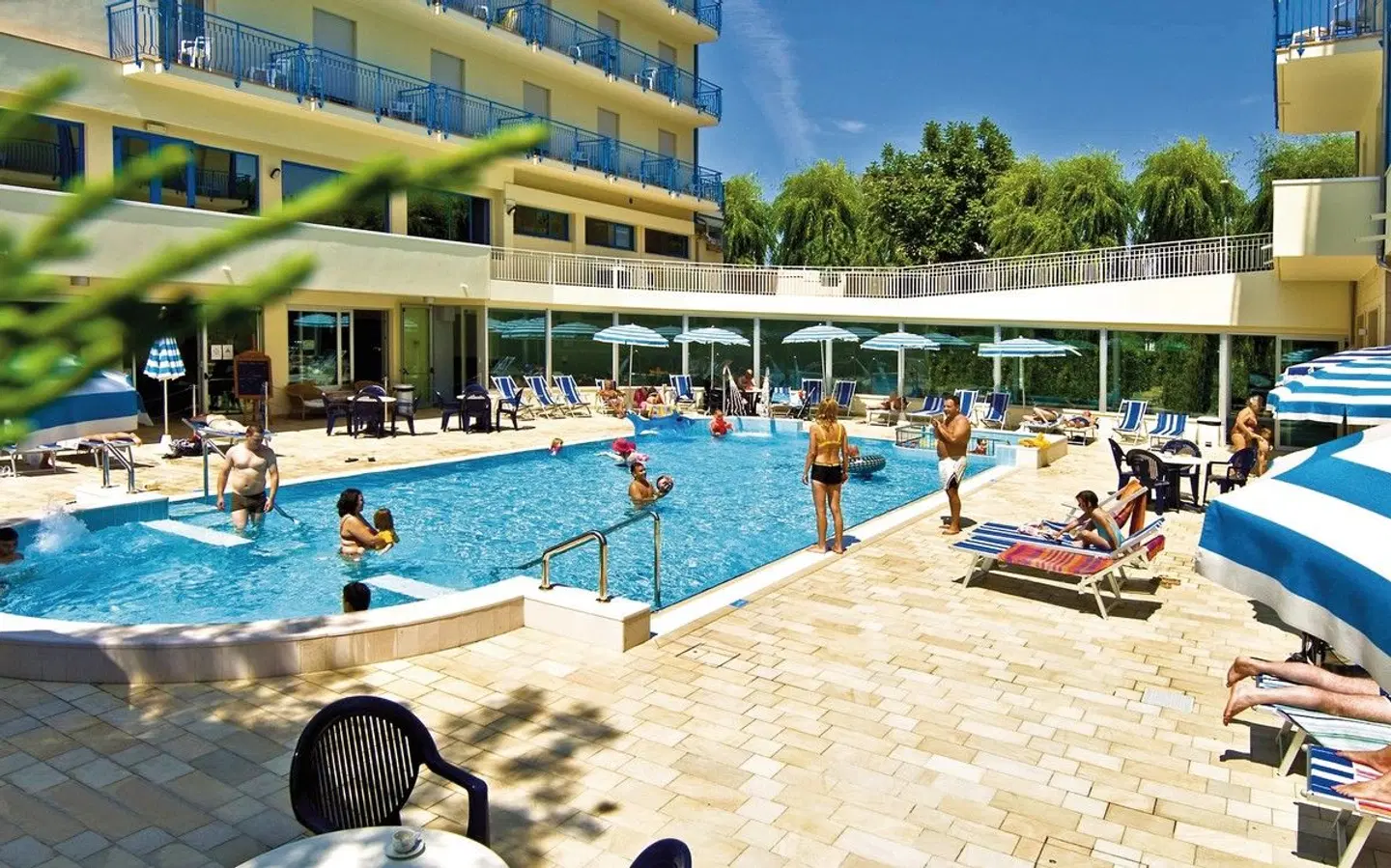 Miami OUTDOOR_POOL