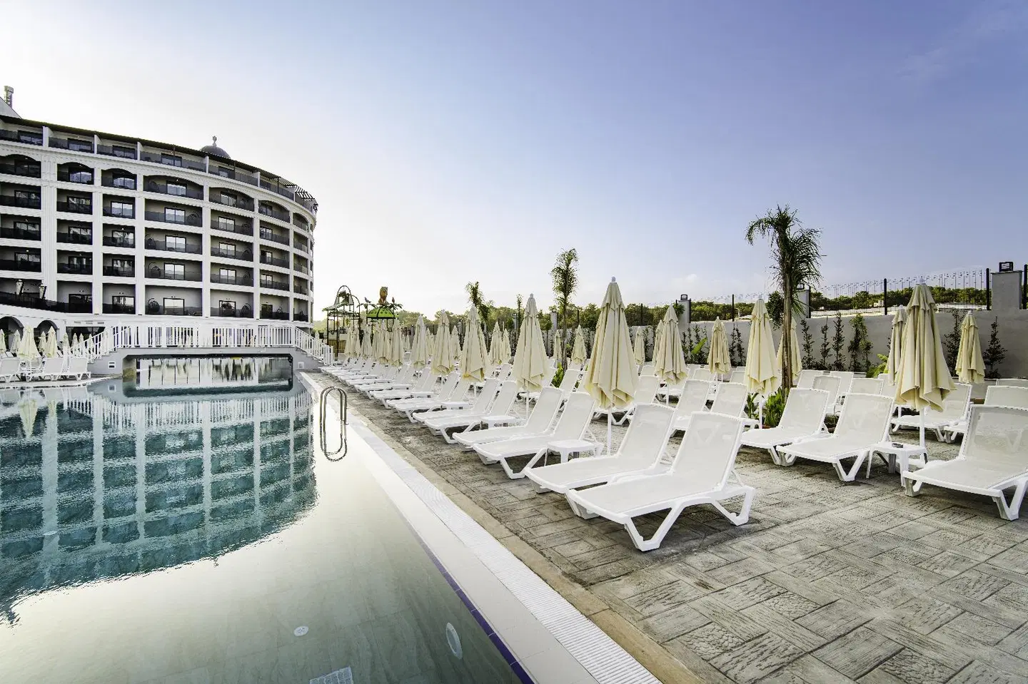 Side Moon Palace Hotel OUTDOOR_POOL