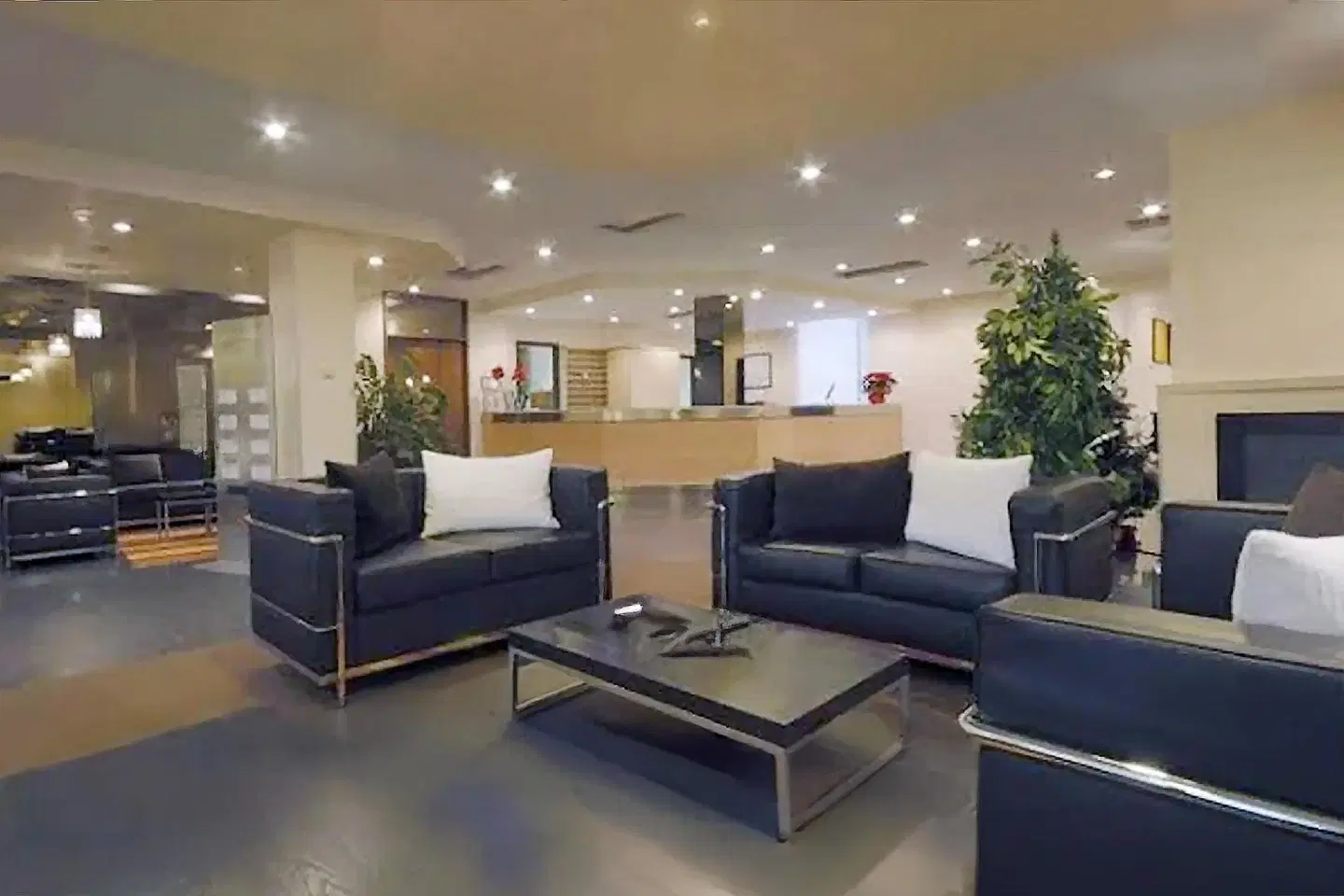 First LOUNGE_LOBBY