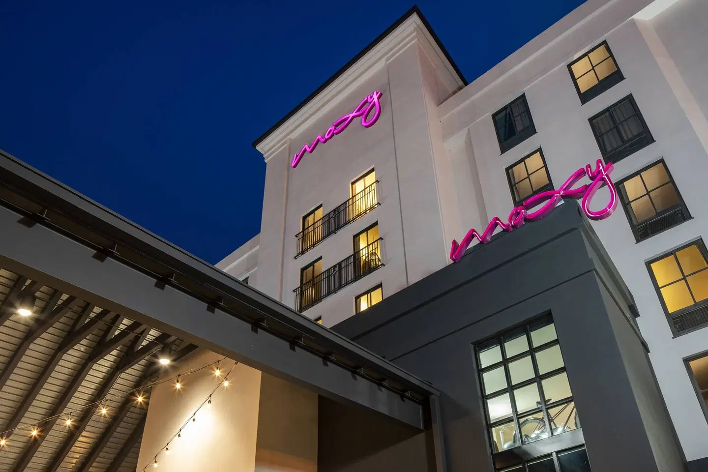Moxy Memphis Downtown EXTERIOR
