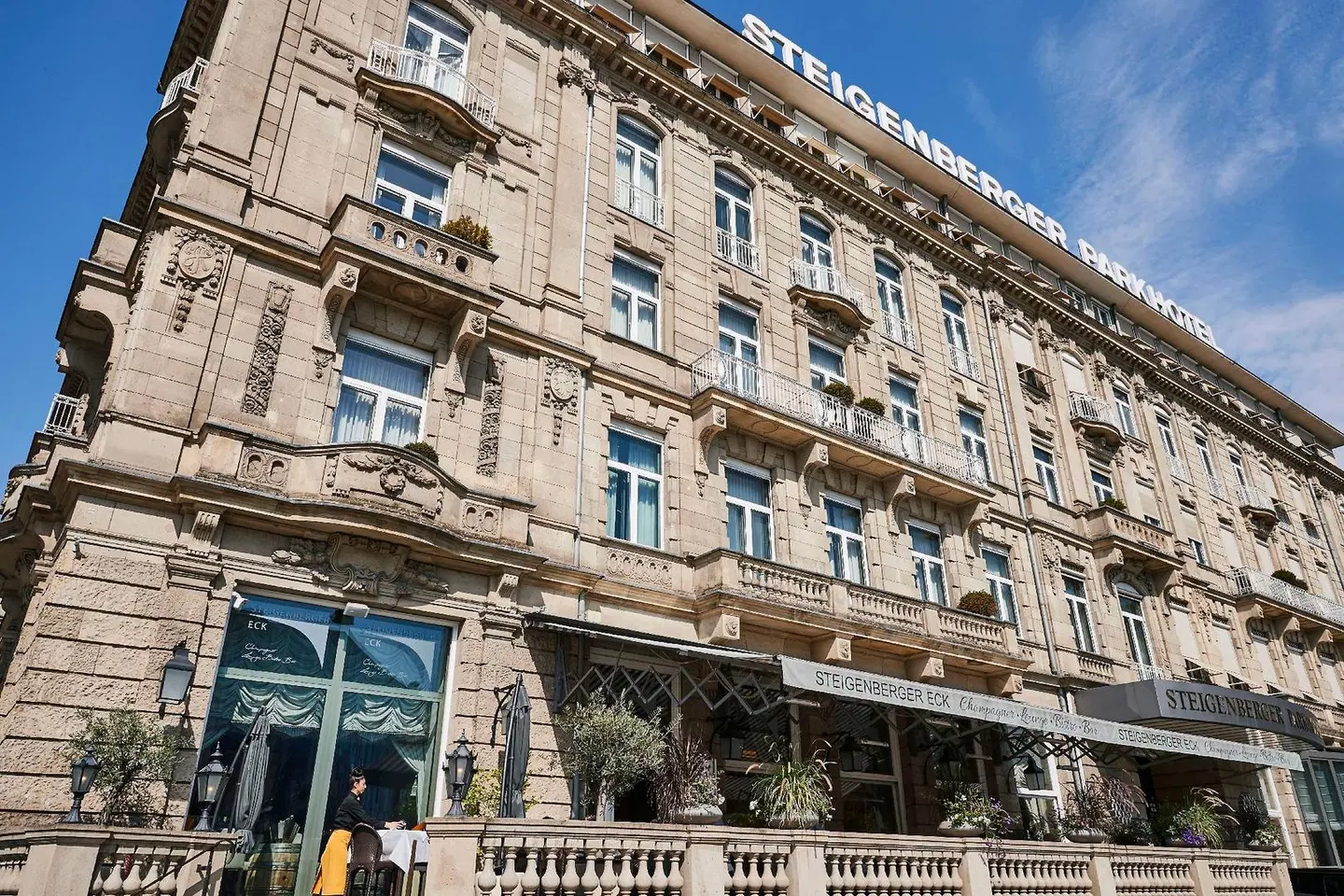 Steigenberger Icon Parkhotel EXTERIOR