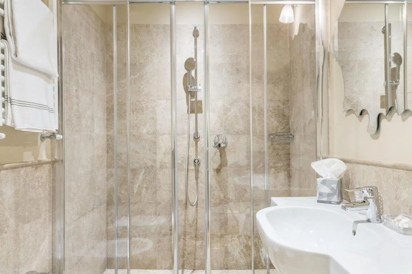 Grand Hotel Cavour Badezimmer
