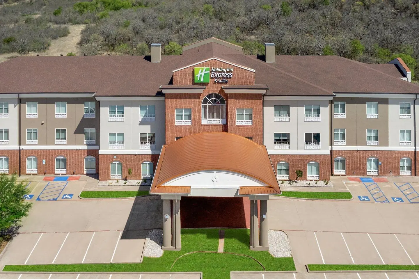 Holiday Inn Express & Suites Graham EXTERIOR