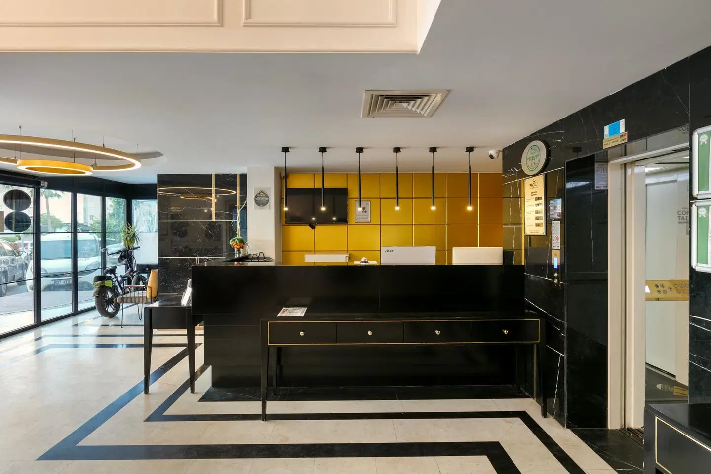 Pacco Hotel & SPA Bar