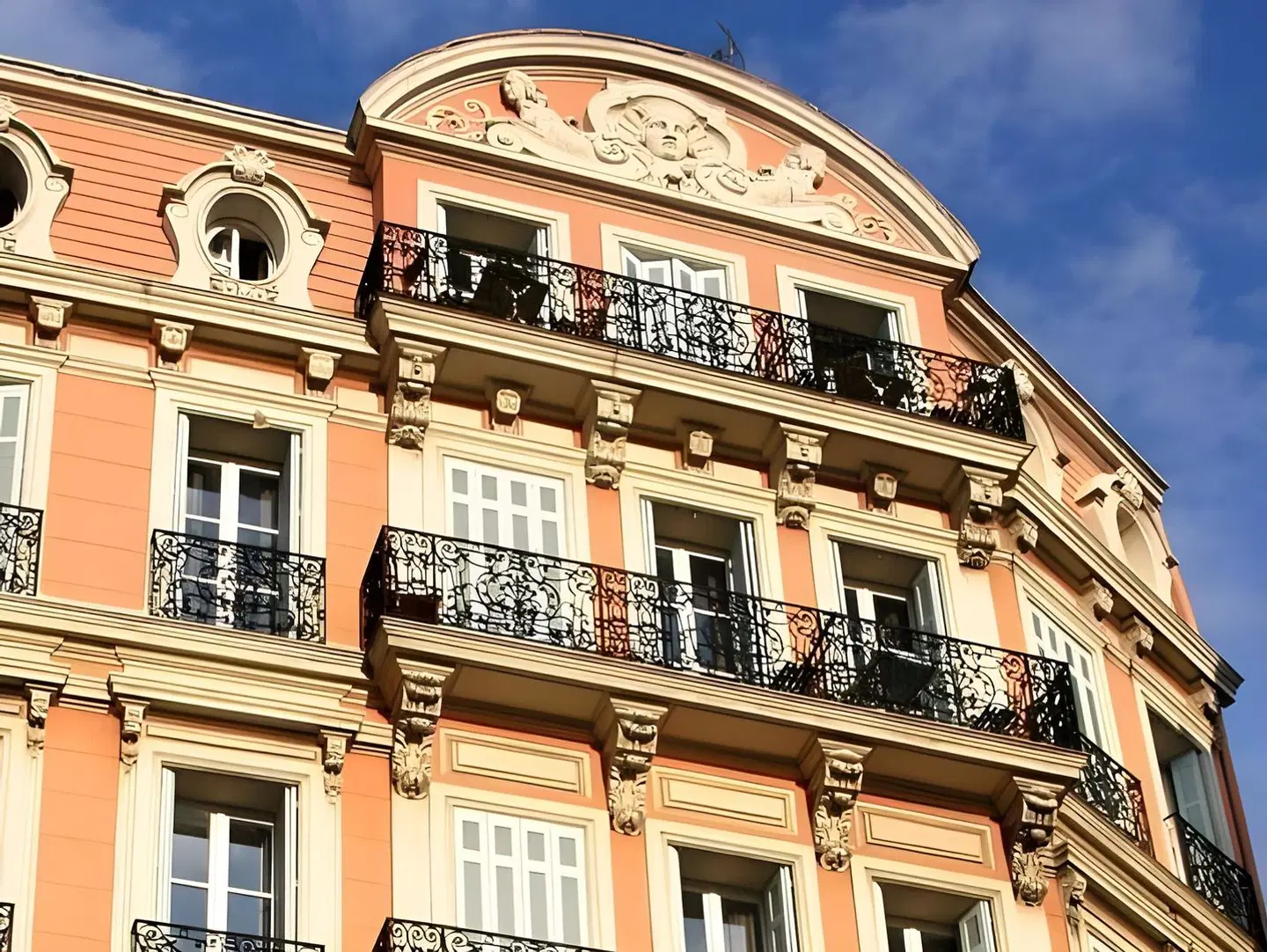 Saint Louis EXTERIOR