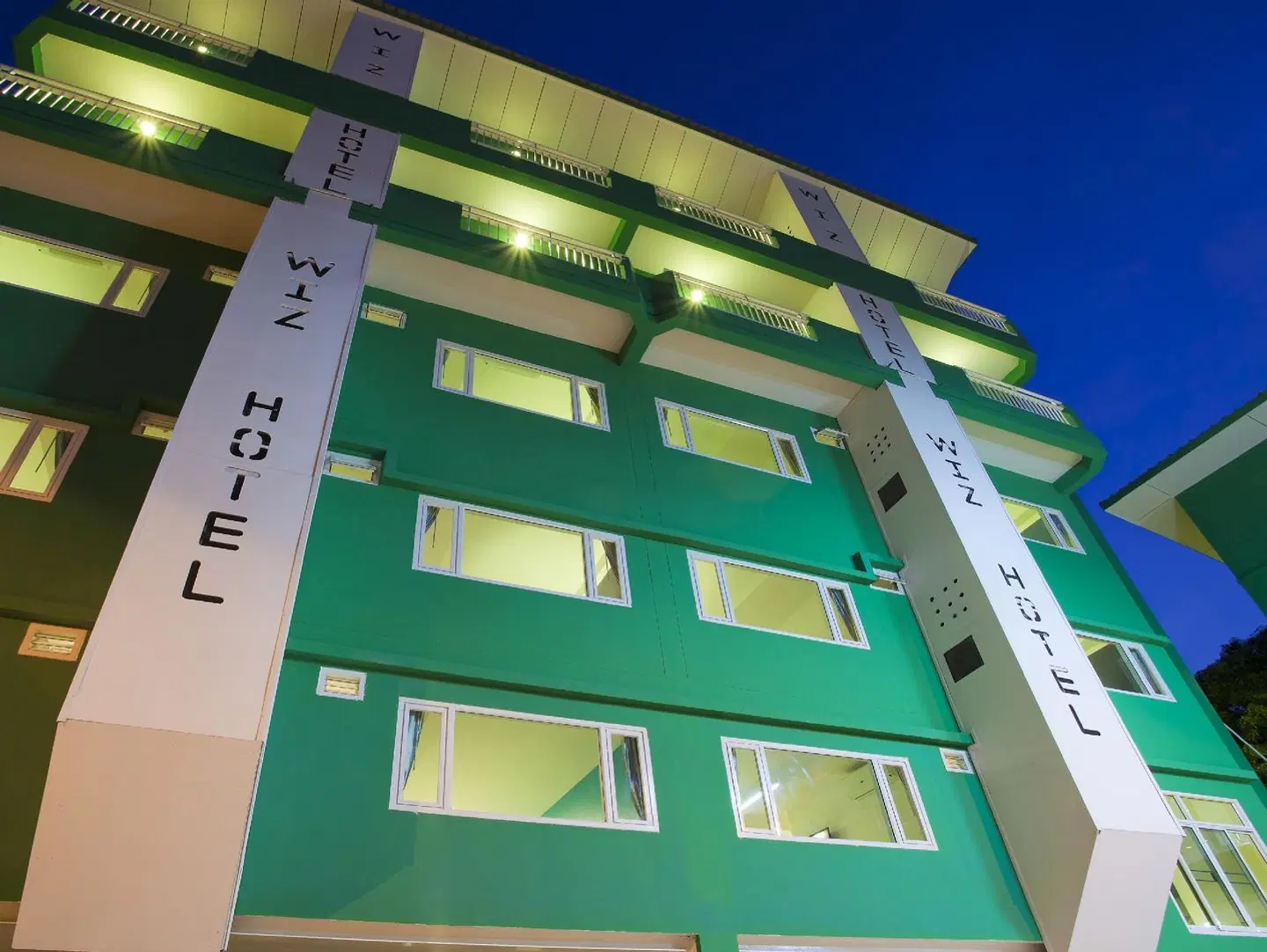 Wiz Hotel EXTERIOR