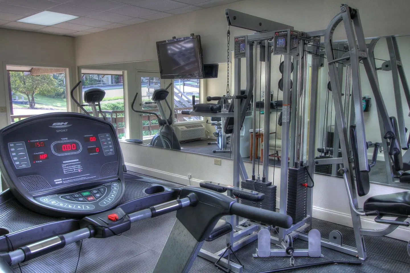 Crossroads Inn & Suites SPORTS_AND_LEISURE
