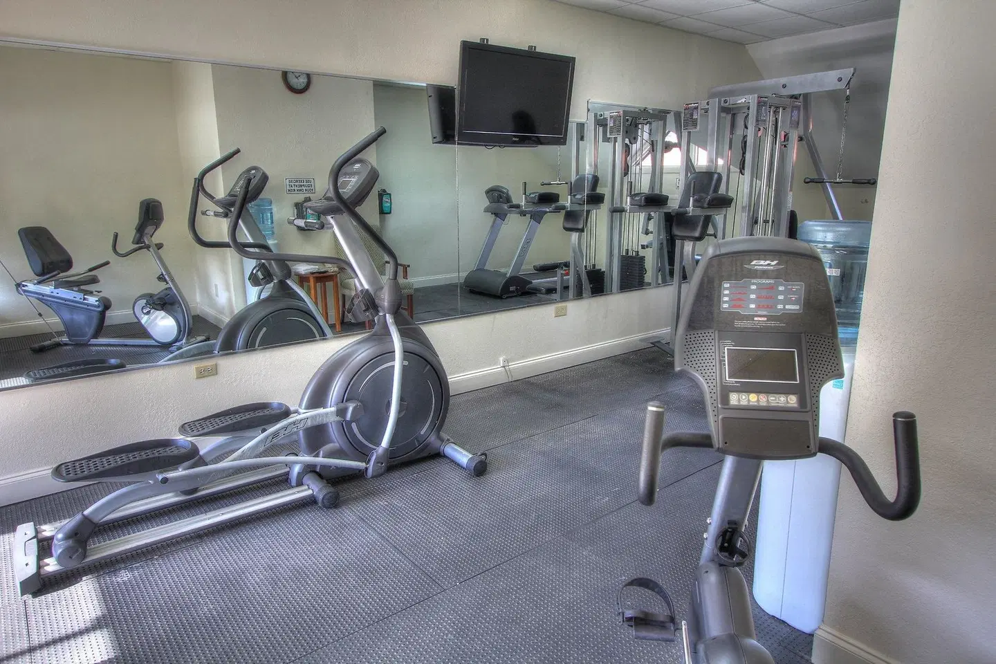 Crossroads Inn & Suites SPORTS_AND_LEISURE